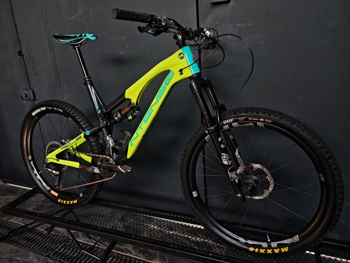 Intense Recluse Carbon, foto 2