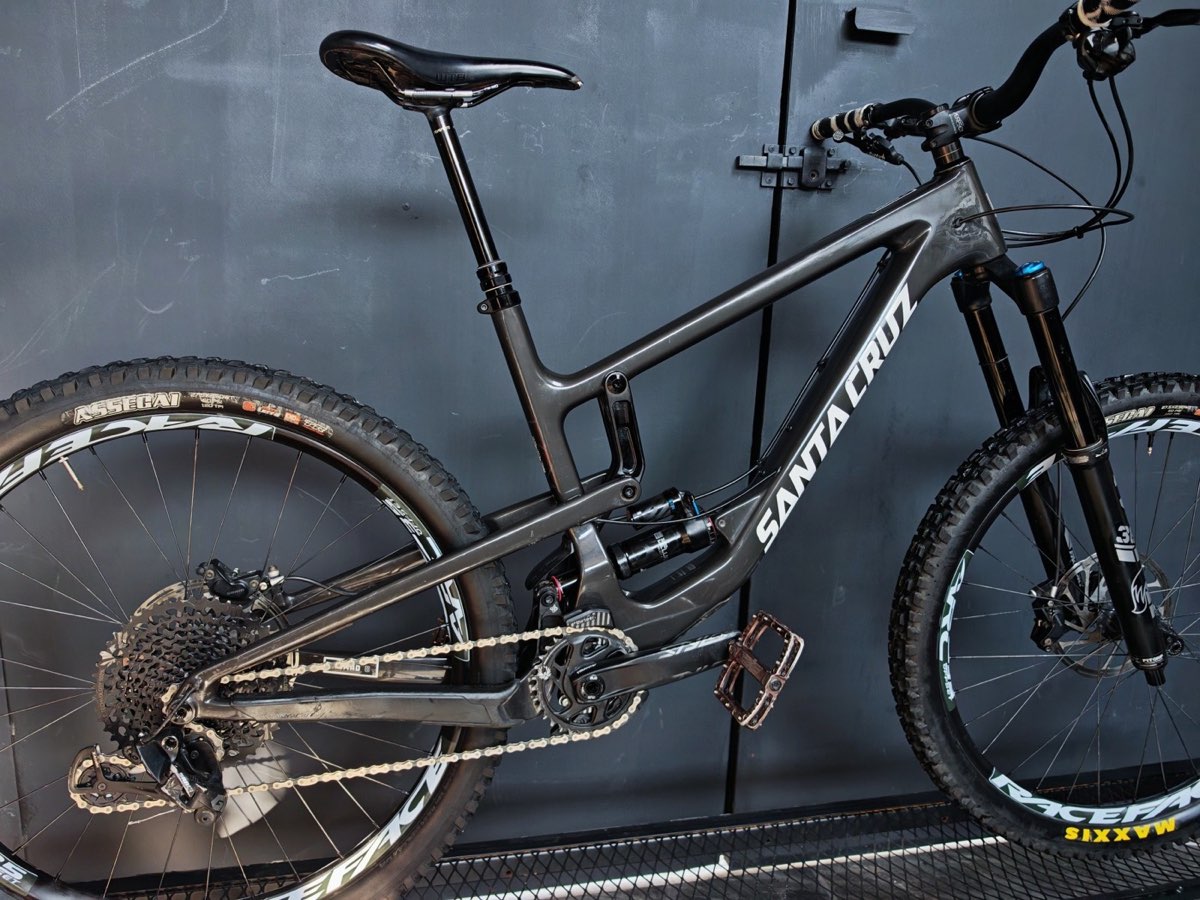 Santa Cruz Nomad Carbon, foto 5