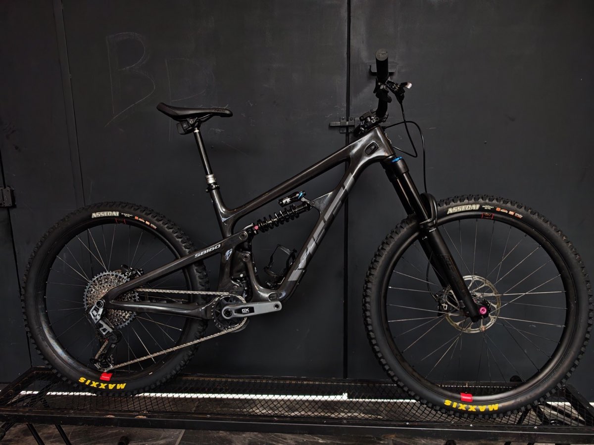Yeti SB160 Carbon Black Edition, foto 1